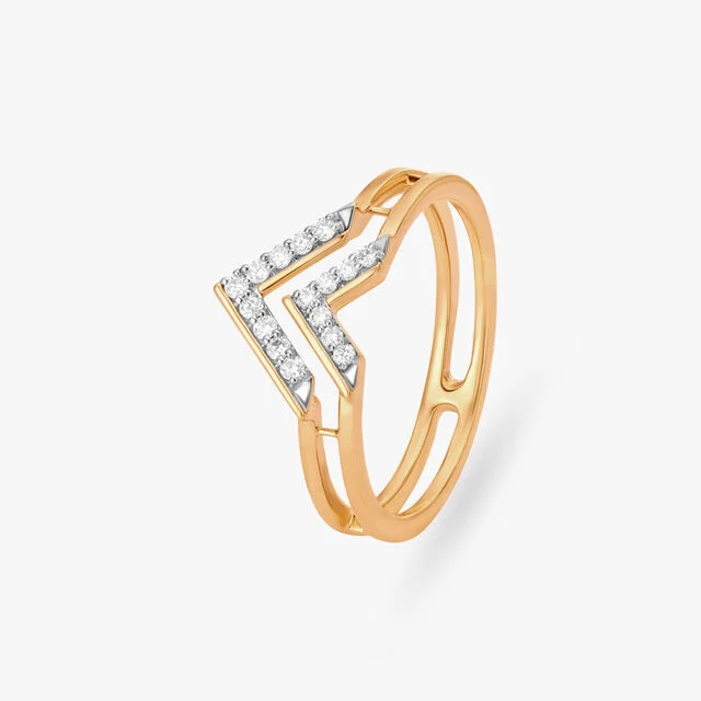 Center of Attraction Finger Ring