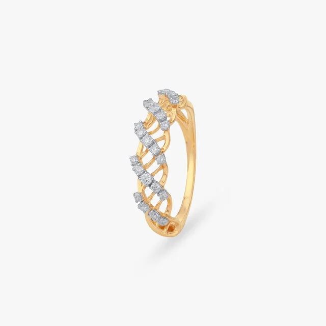 Center of Attraction Finger Ring